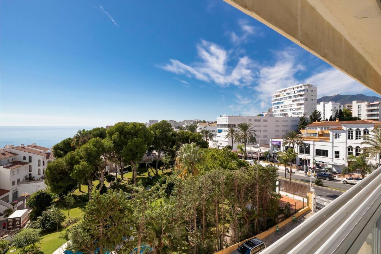 Stunning Apartment 10 Meters From The Beach With Parking ベナルマデナ エクステリア 写真
