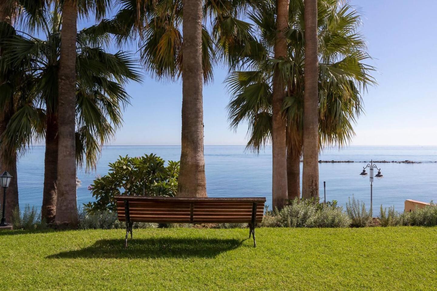 Stunning Apartment 10 Meters From The Beach With Parking ベナルマデナ エクステリア 写真