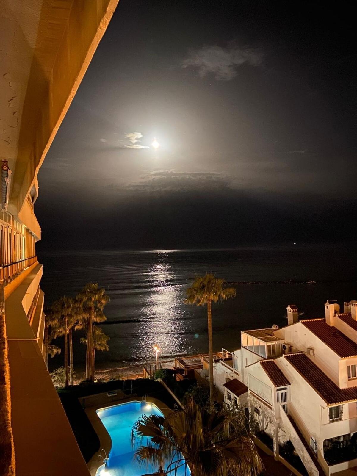 Stunning Apartment 50 Meters From The Sea ベナルマデナ エクステリア 写真